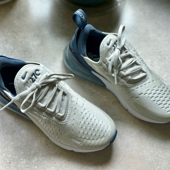 WOMEN'S NIKE AIR MAX 270 - Picture 6 of 8
